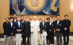 ローマ教皇に特別謁見した際の集合写真
