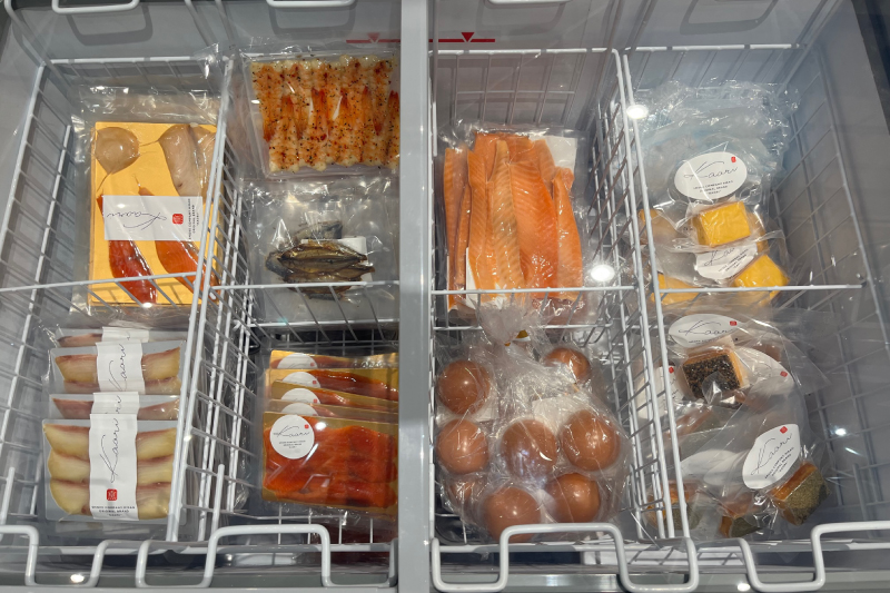 【Kaori-熏】のスモーク製品が入った冷凍庫