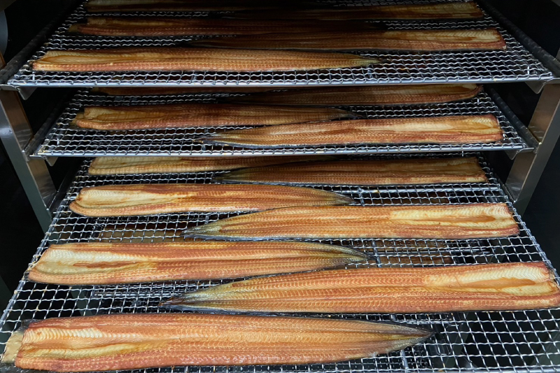 温燻製直前の鰻の白醤油焼き