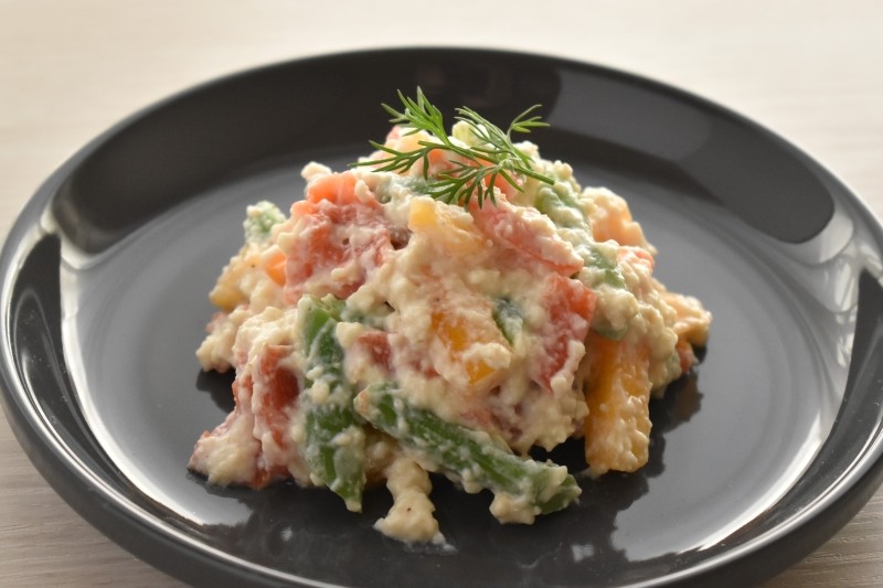 紅鮭スモークサーモンと柿の白和え