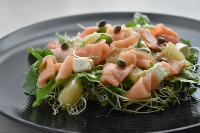ノルウエーサーモンとグレープフルーツのサラダ