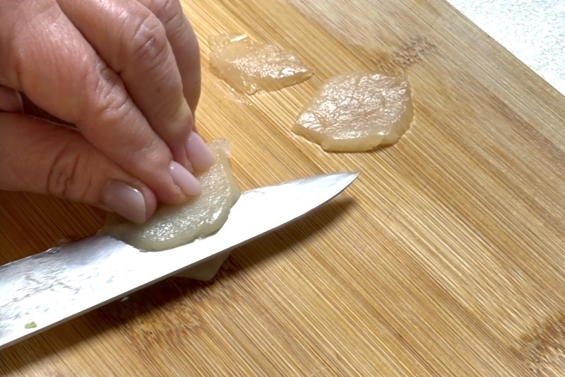 帆立を薄くスライス