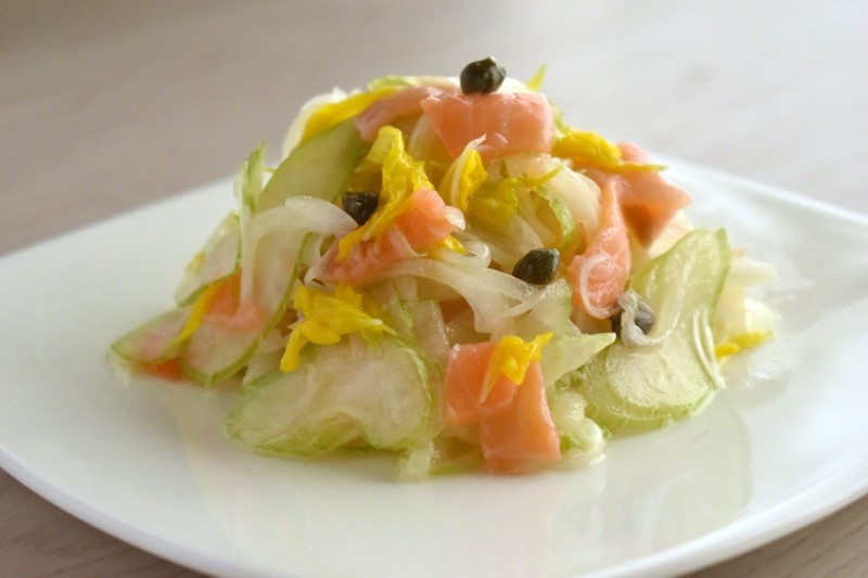 スモークサーモンとセロリのマリネ