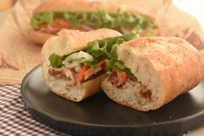 スモークさばのバインミー風サンド