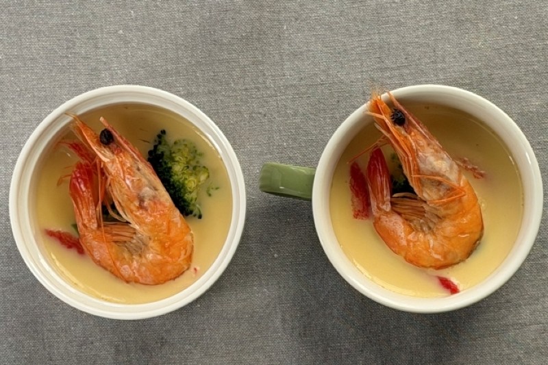 スモーク天使の海老（冷燻製）の洋風茶碗蒸し