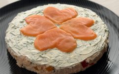 四葉のクローバーのサーモンテリーヌ