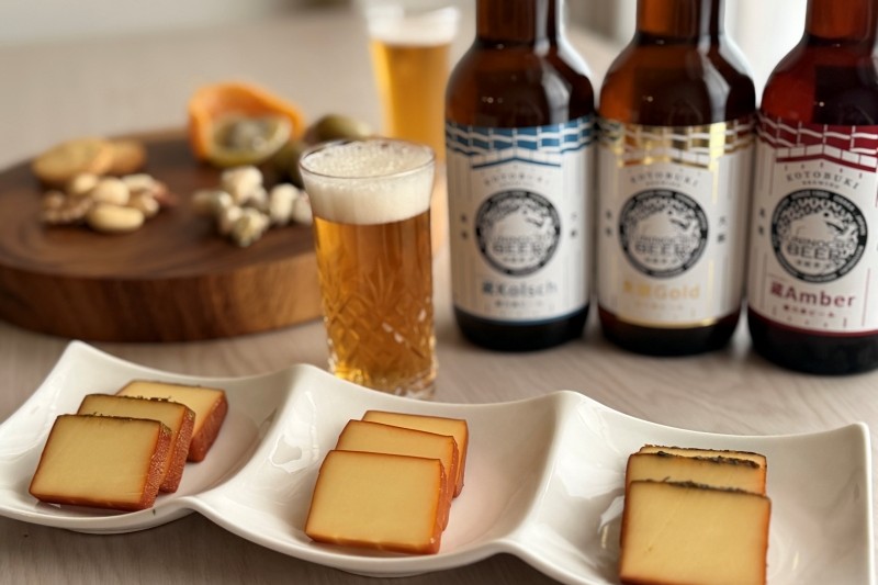 クラフトビールとスモークチーズ