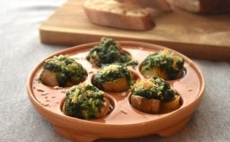 スモーク真つぶ貝のエスカルゴ風