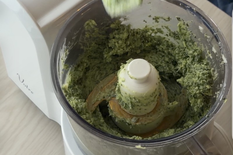 「スモーク真つぶ貝」のエスカルゴ風　プロセスカット03