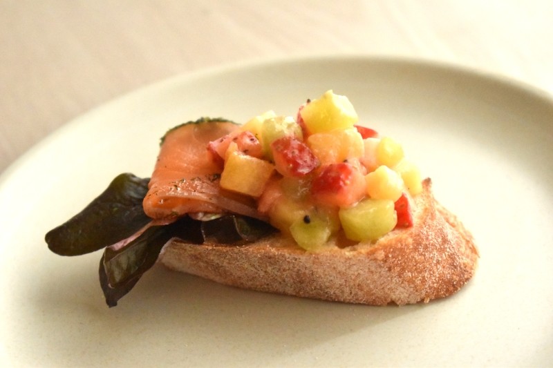 02_グラバラックスの彩りフルーツ添え