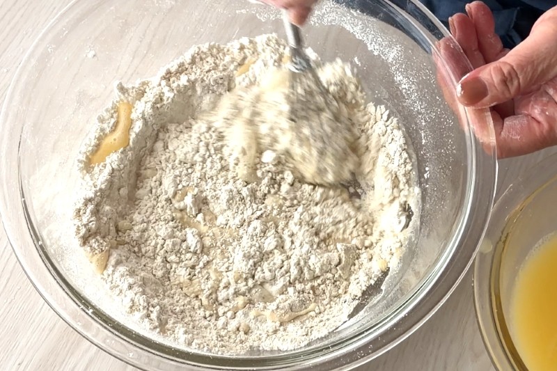 スモークサーモンパストラミを使った、そば粉のガレットサラダ仕立て_プロセス