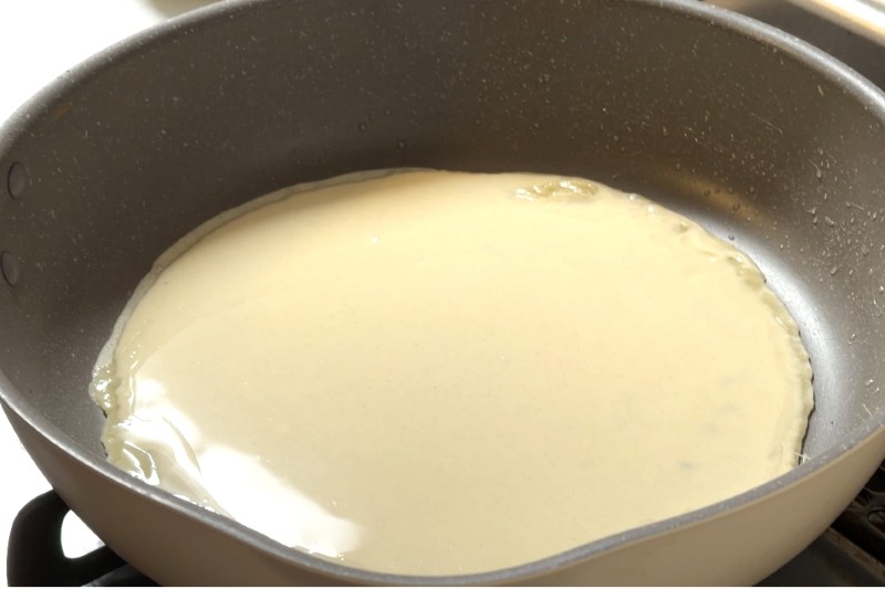 スモークサーモンパストラミを使った、そば粉のガレットサラダ仕立て_プロセス