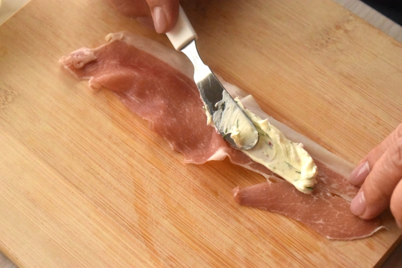 生ハムに①を塗る