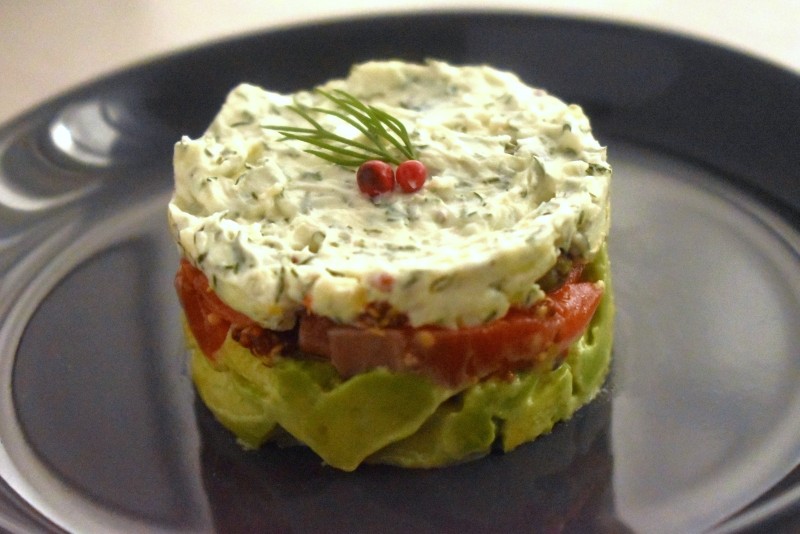 フレッシュスモーク（紅鮭）のタルタル仕立て