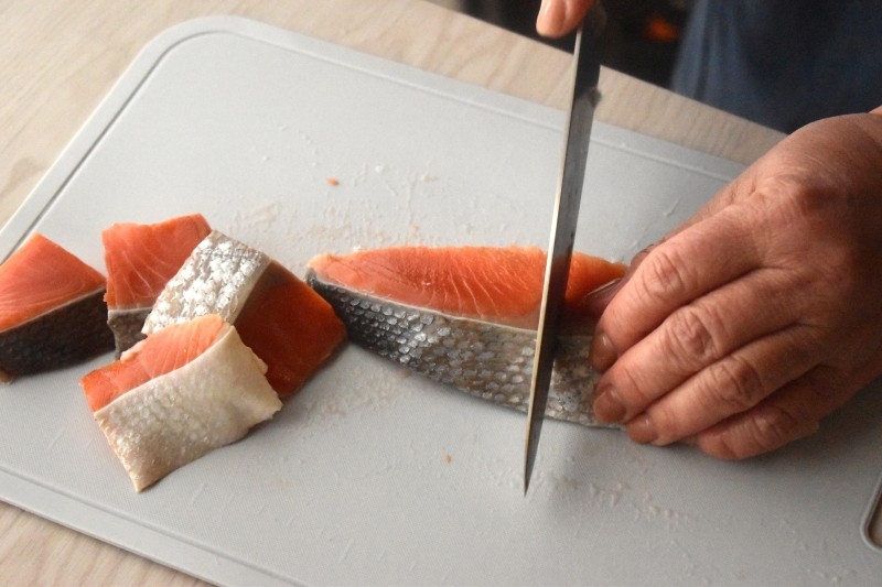 天然汐紅鮭切り身を使った粕汁プロセス