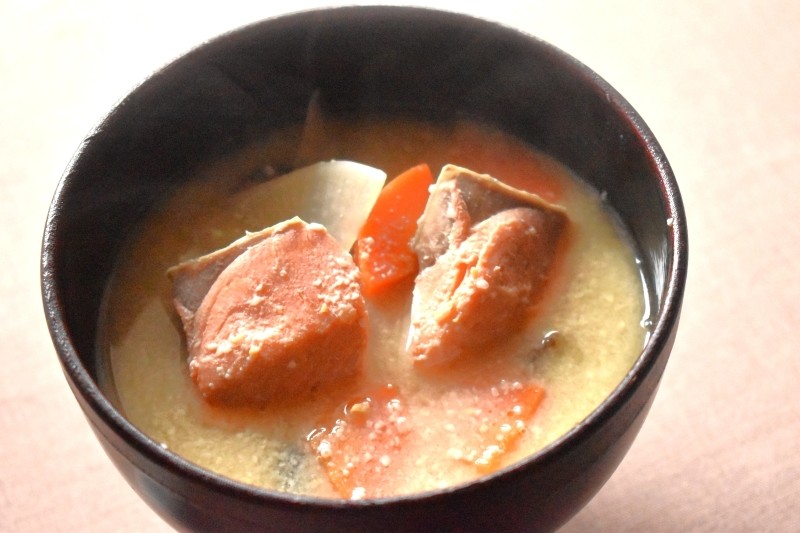 天然汐紅鮭切り身を使った粕汁
