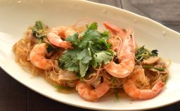 天使の海老で作るクン・オップ・ウンセン｜海老と春雨のタイ風蒸し料理