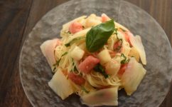 スモーク真鯛と桃の冷製パスタ