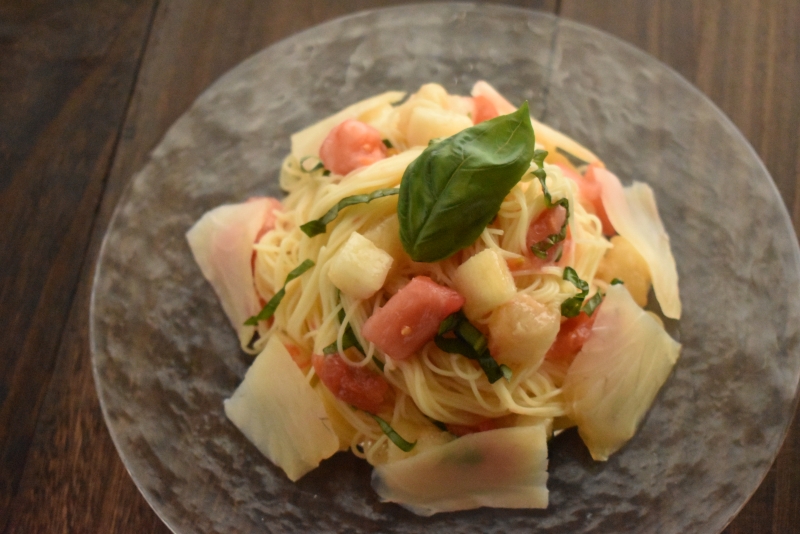 スモーク真鯛と桃の冷製パスタ