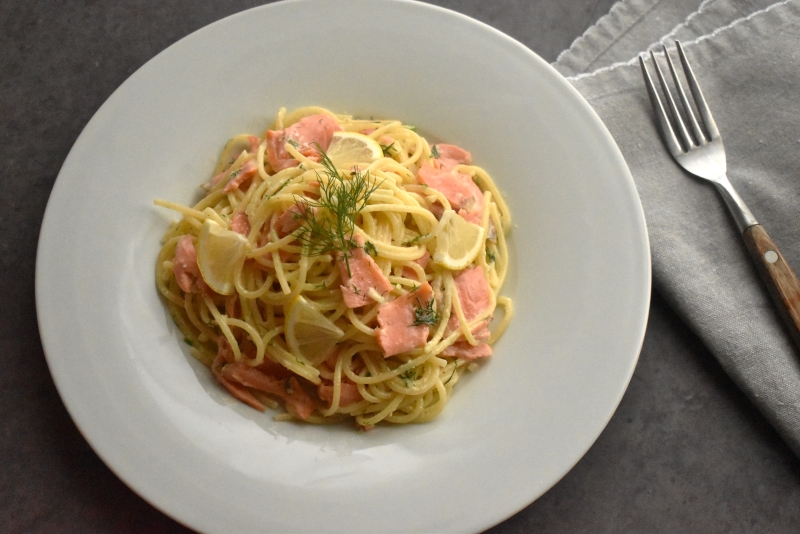 スモークサーモンのレモンクリームパスタ